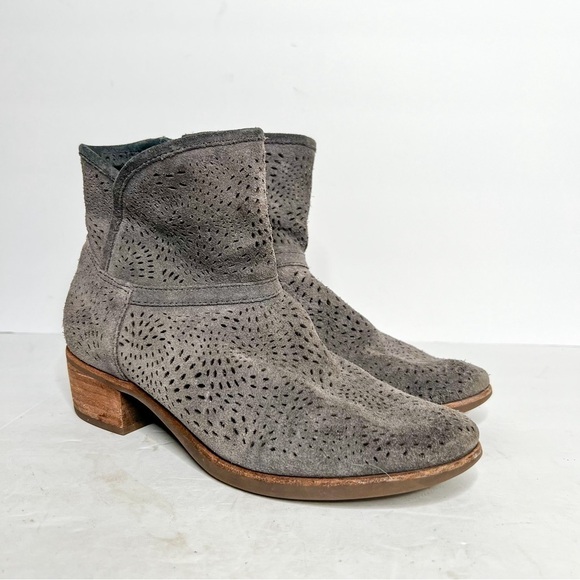 Ugg Malindi Grey Perforated Suede Ankle Booties Size 8.5 Women’s - Picture 1 of 6